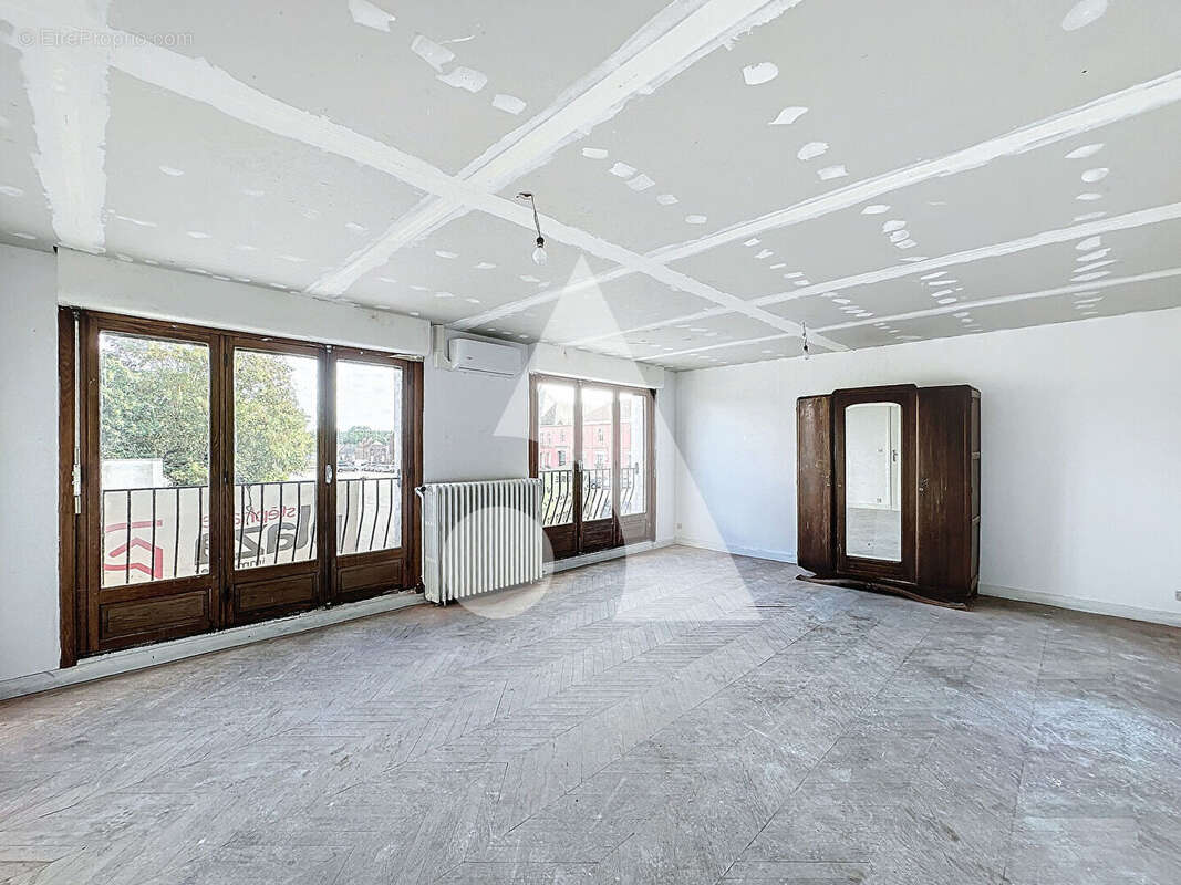 Appartement à QUIEVRECHAIN