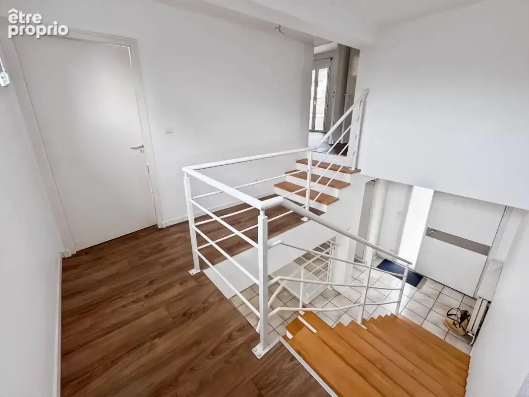 Clos chassaing /magnifique maison de ville / 5 chambres/ 3 sdb / jardin plat + terrasses/ garage et grand stationnement - photo 9