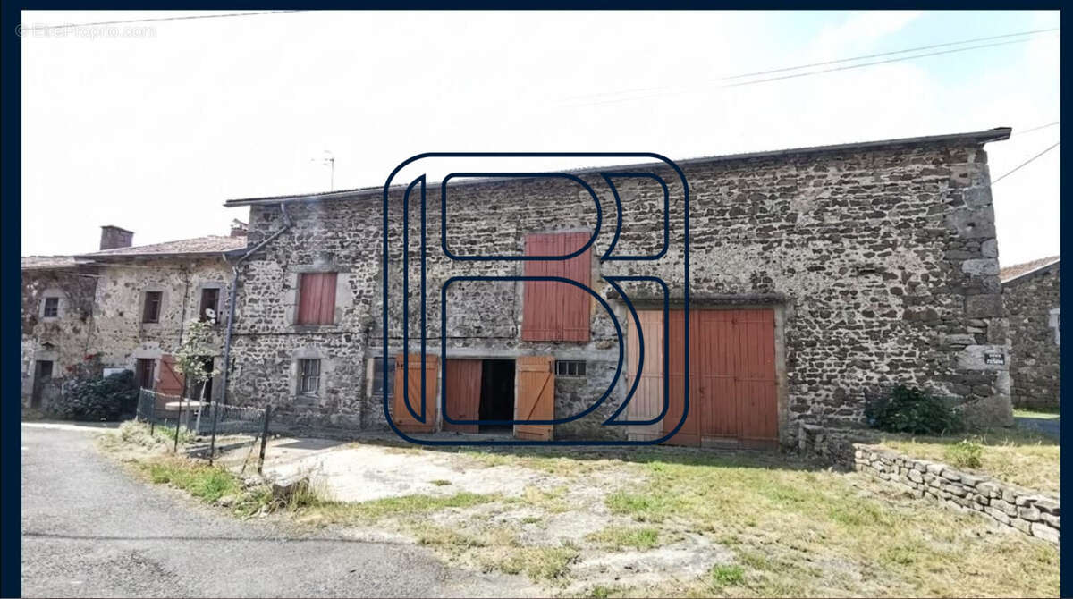 Maison 72 m² à Saint-Amant-Roche-Savine  - photo 9