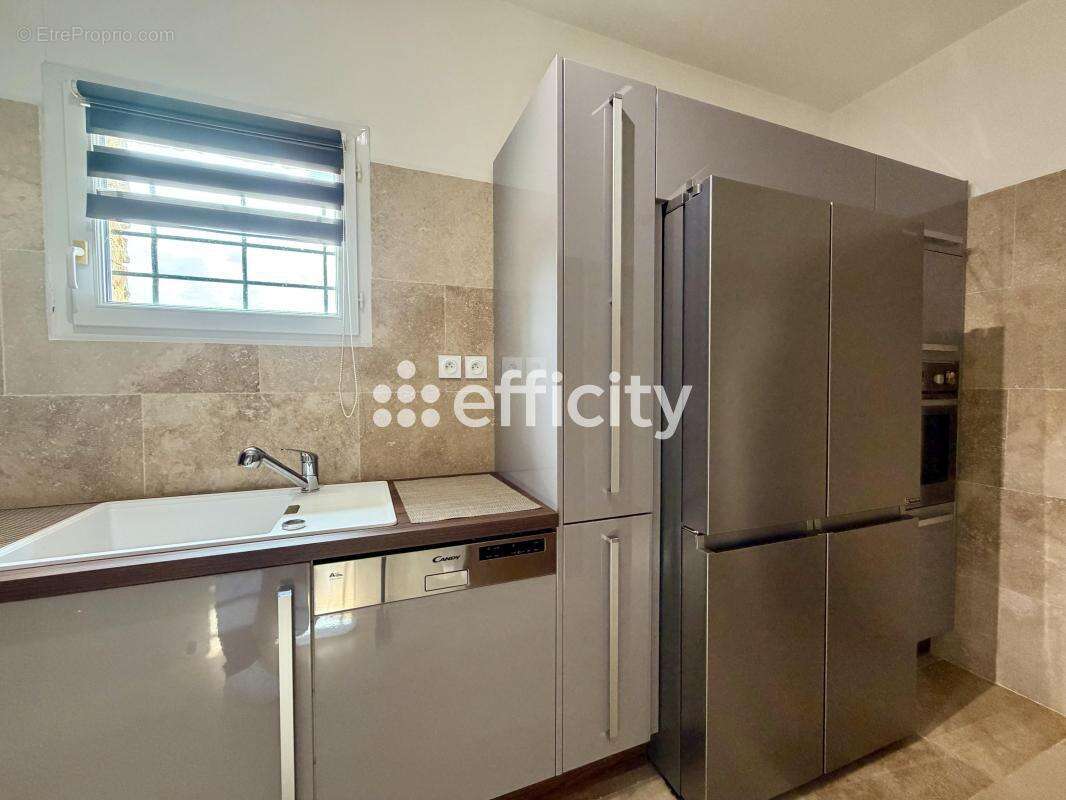 Maison 129 m² à Ambares-Et-Lagrave  - photo 6