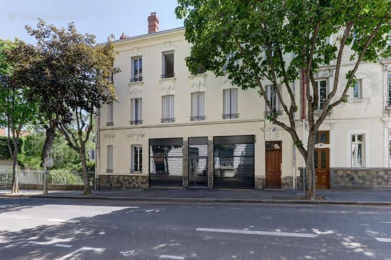 Appartement familial de caractère de 107,69 m² – 4 pièces – Clermont-Ferrand (63) – Secteur Massillon - photo 2