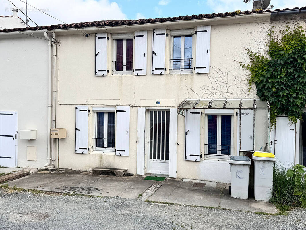 Maison à TONNAY-CHARENTE