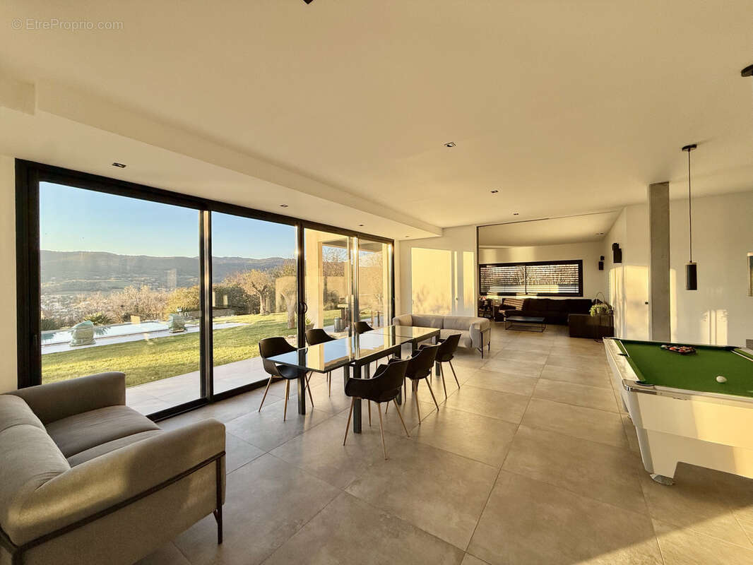 Villa contemporaine de 305 m2 à Saint-Péray - photo 10