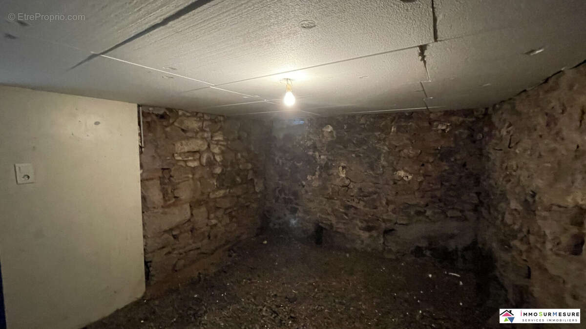 Maison à DECAZEVILLE