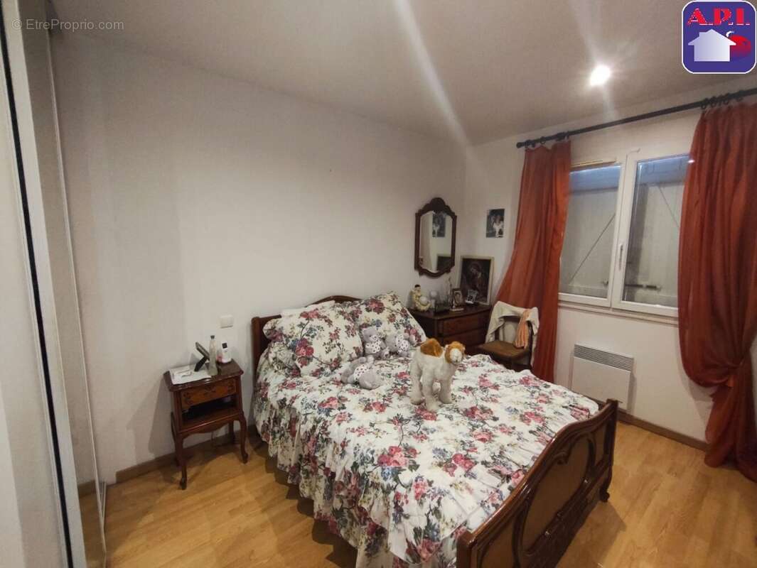 Maison 113 m² à Castelnau-Picampeau  - photo 8