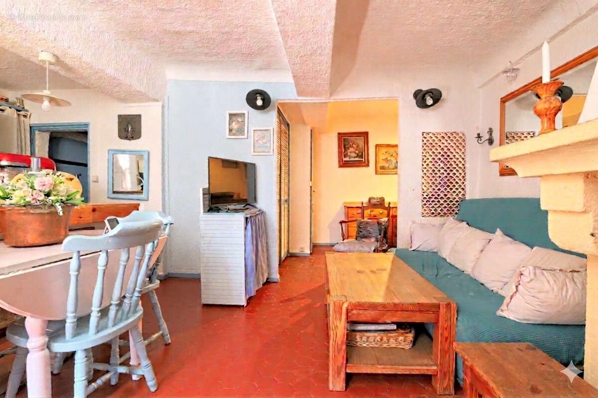 Maison à SOLLIES-TOUCAS