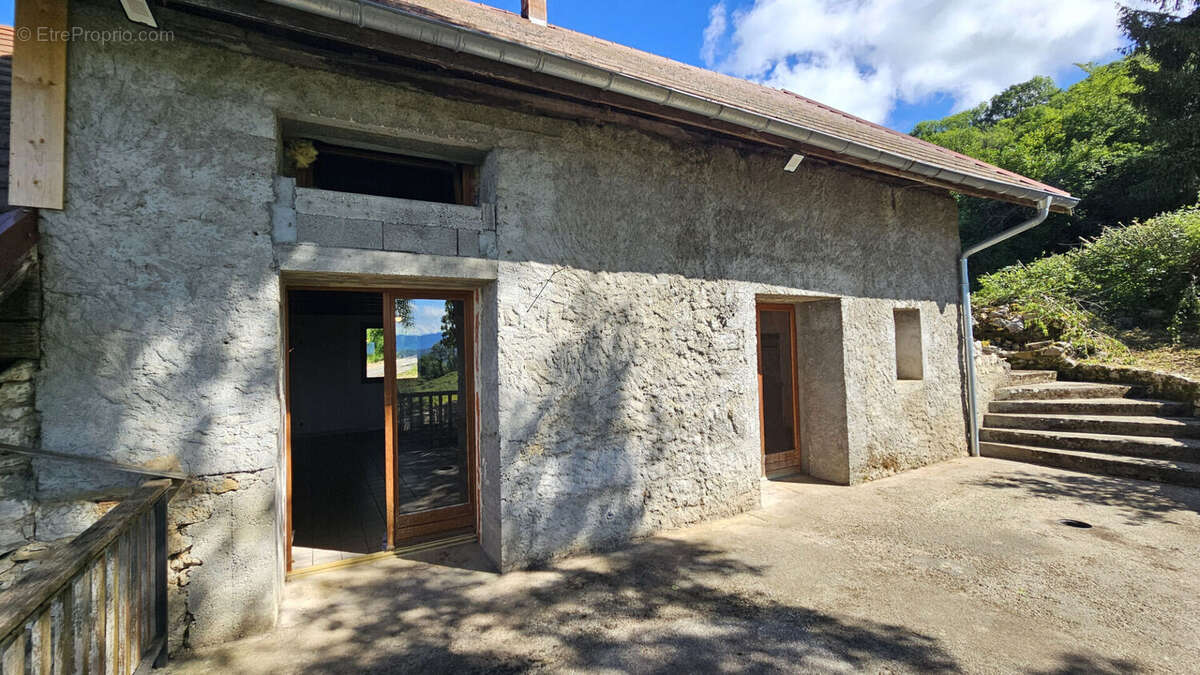 Maison à SAINT-GENIX-SUR-GUIERS