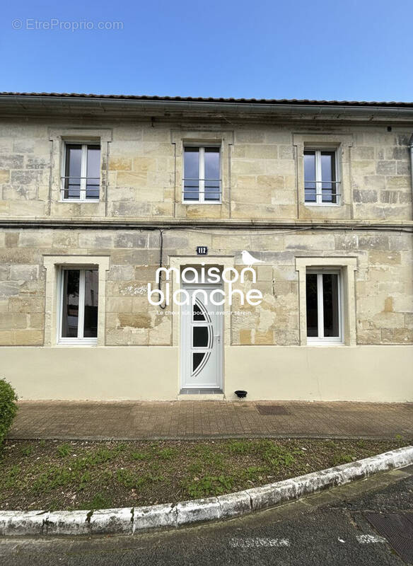 Maison à COUTRAS