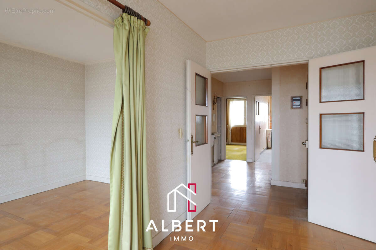 Appartement à LES LILAS