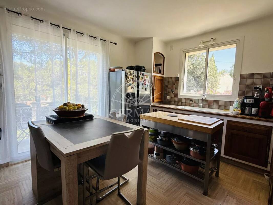 Maison à L'ISLE-SUR-LA-SORGUE