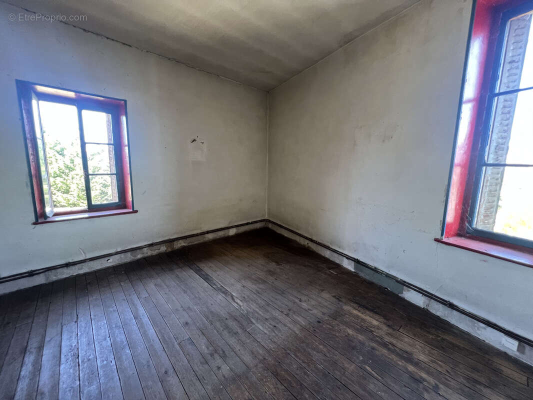 Grande maison en pierre avec dépendances - photo 7
