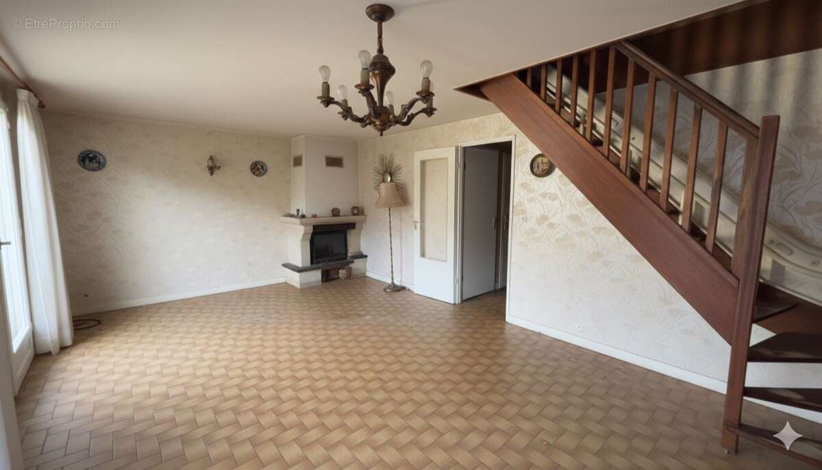 Maison à SAINT-BONNET-DE-MURE