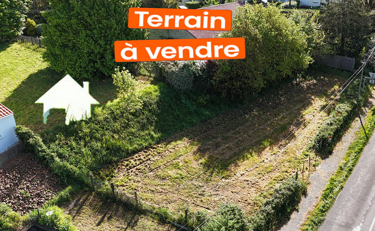 Terrain à COMMEQUIERS