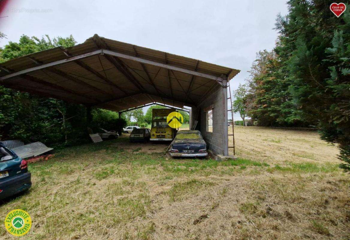 Terrain à LA GUERCHE-SUR-L&#039;AUBOIS