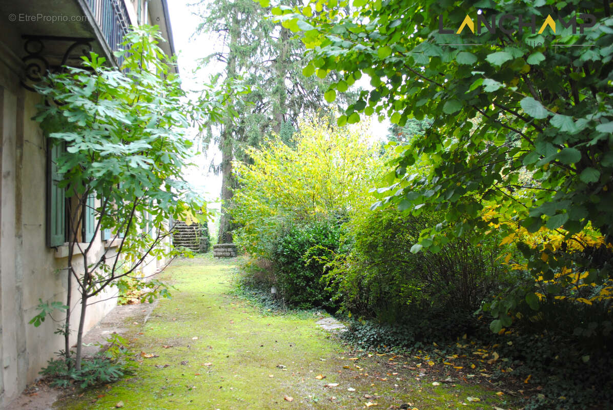 Maison à CHINDRIEUX