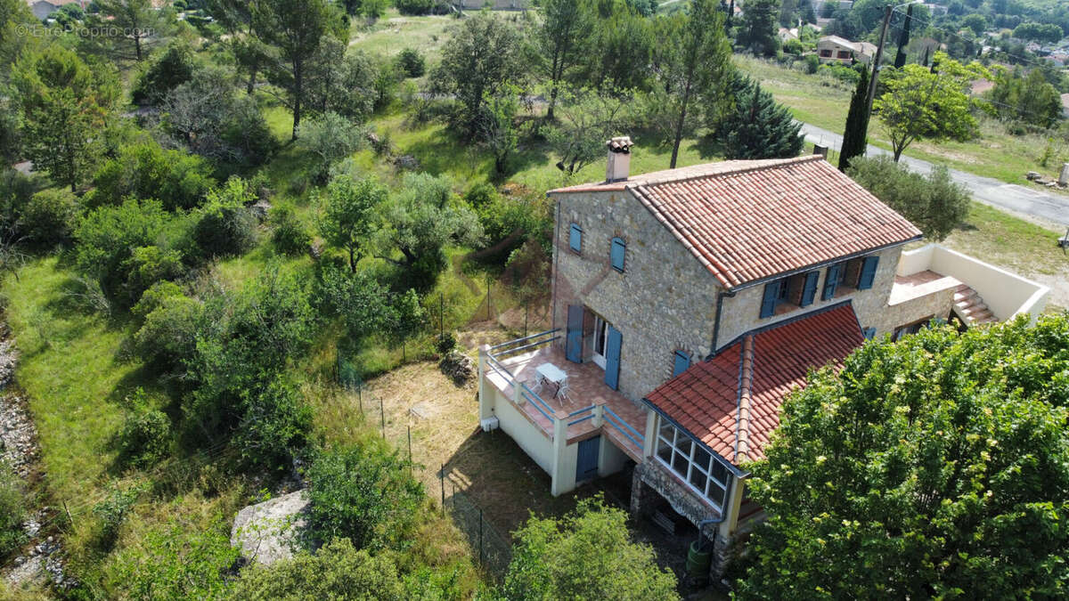 Coup de coeur pour cette propriété avec + d'un hectare de terrain - photo 15