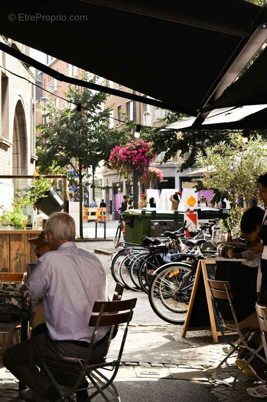 Commerce à CHATEAUNEUF-GRASSE