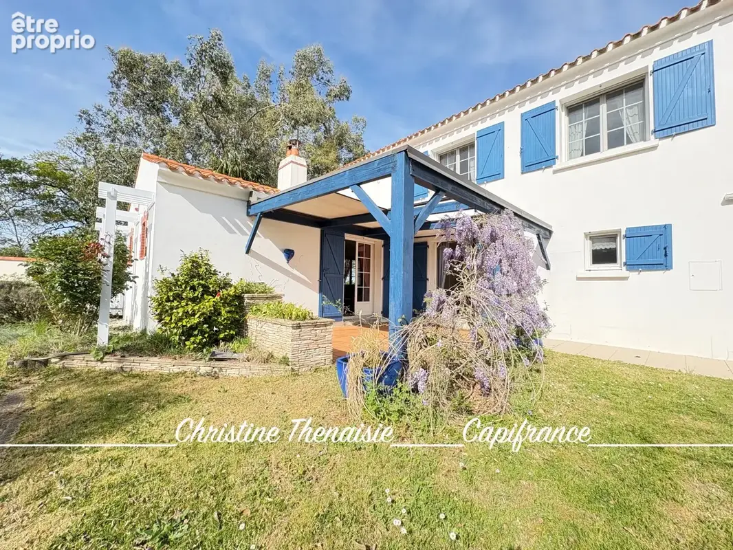 Maison à vendre sur un terrain de 2000 m2 - 4 chambres - Bureau - 3 salles d'eau - 3 wc - Dépendance de 110 m2 et garages LA GAR - photo 6