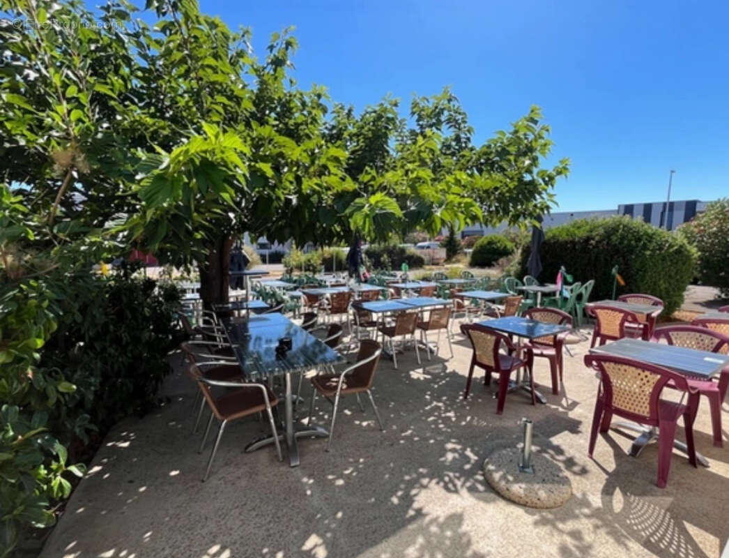 Commerce à SAINT-JEAN-DE-VEDAS