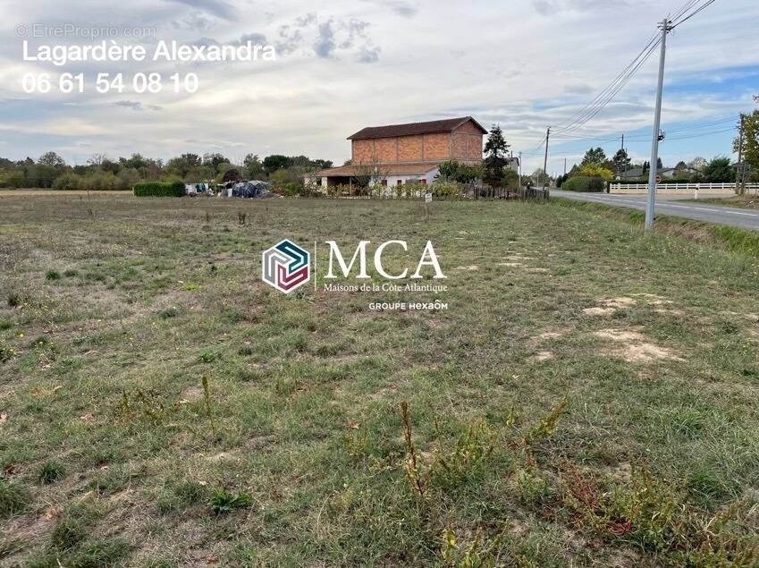 Terrain à SAINT-PARDOUX-DU-BREUIL