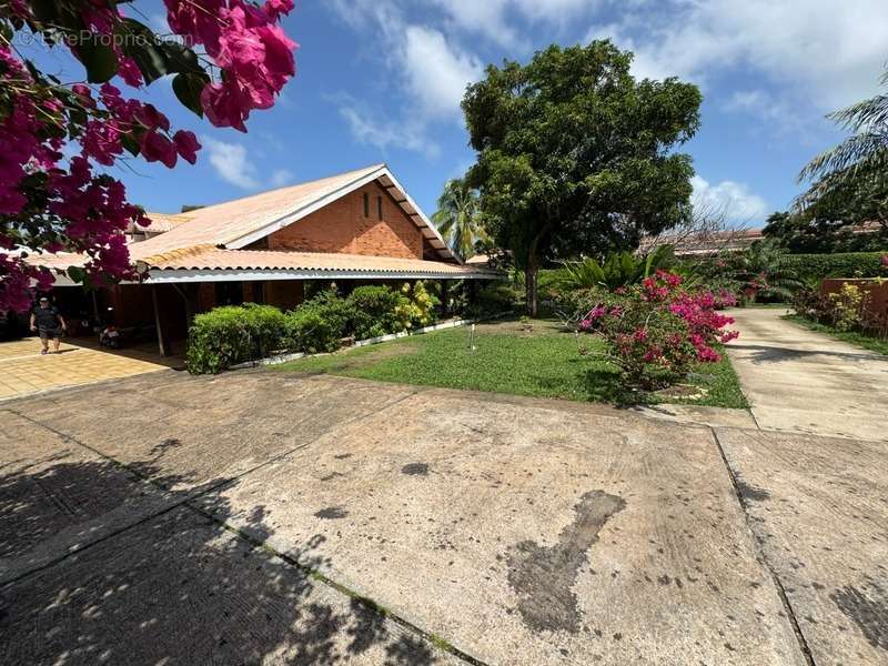 Maison à REMIRE-MONTJOLY