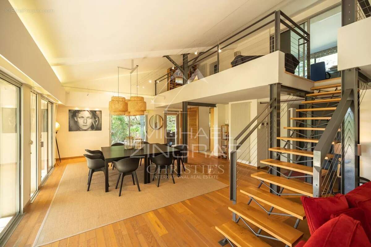 Maison à LA TOUR-D&#039;AIGUES