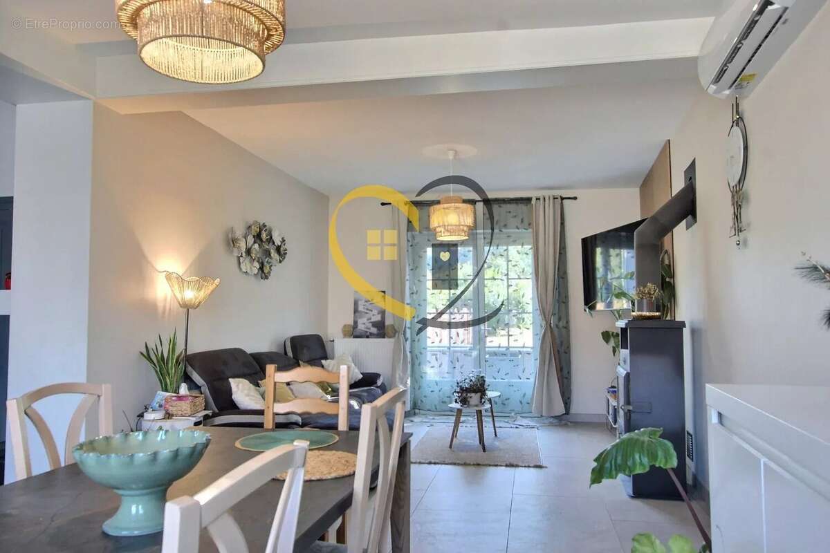 Maison familiale de 237 m² avec piscine – Chéry (18) - photo 8