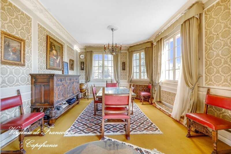 Maison à SAINT-MAUR-DES-FOSSES