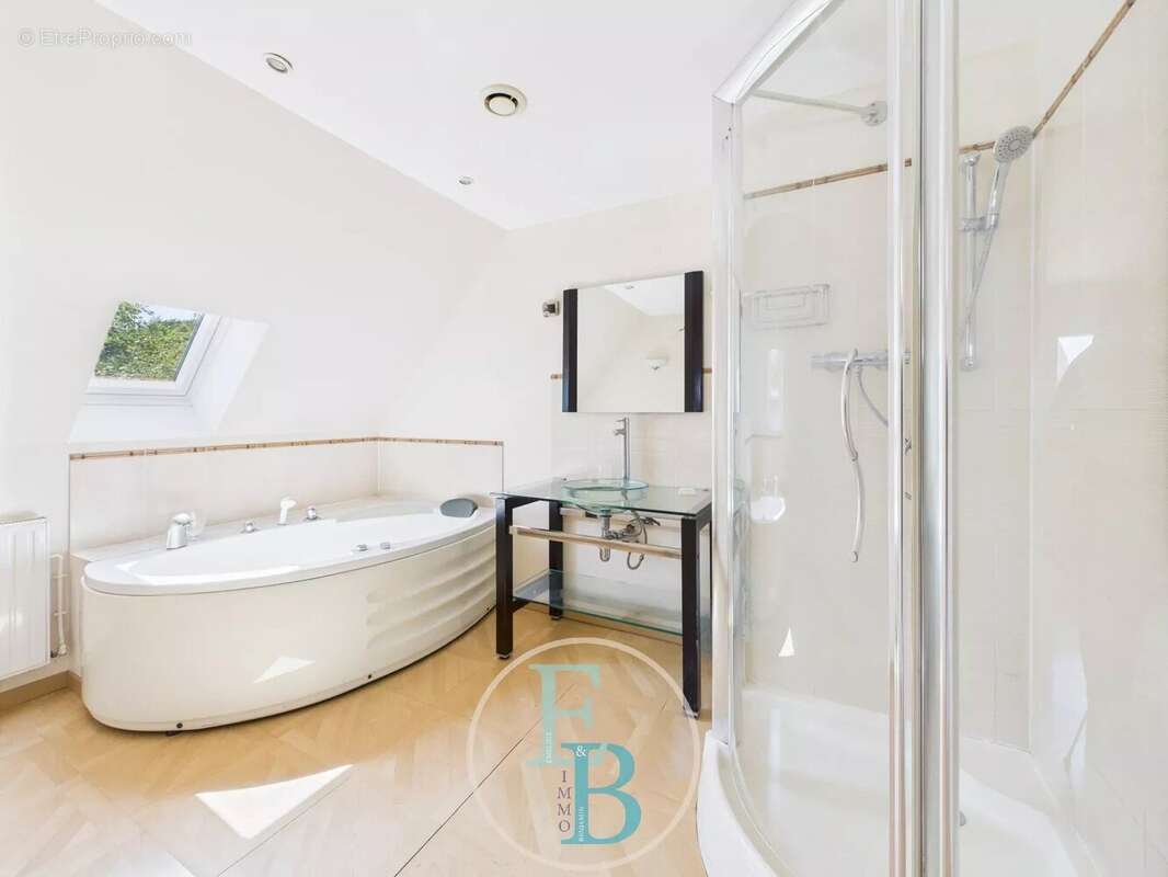 Maison à COLLEVILLE-SUR-MER