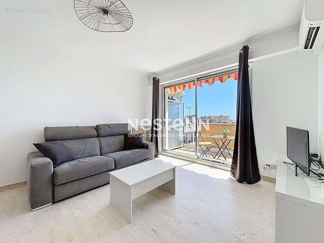 Golfe Juan - Studio - 27m² - Vue mer - Dernier étage - Centre ville - Terrasse - Sud - Cave - photo 3