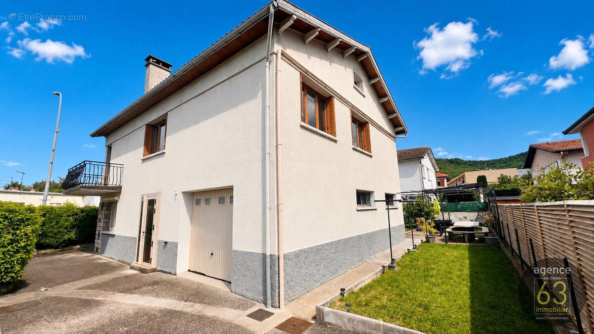 Maison 167 m² à Romagnat  - photo 2