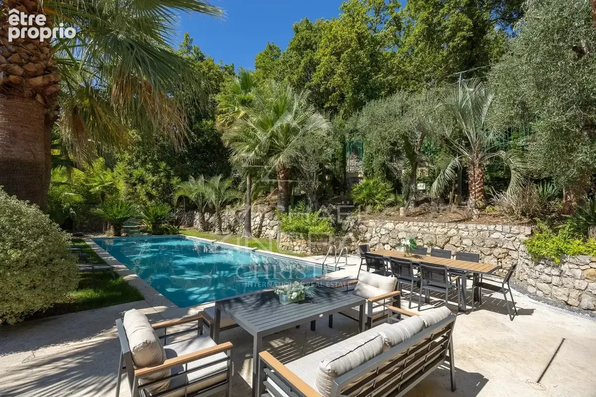 Grasse – Élégante villa rénovée avec piscine et vue dégagée - photo 2