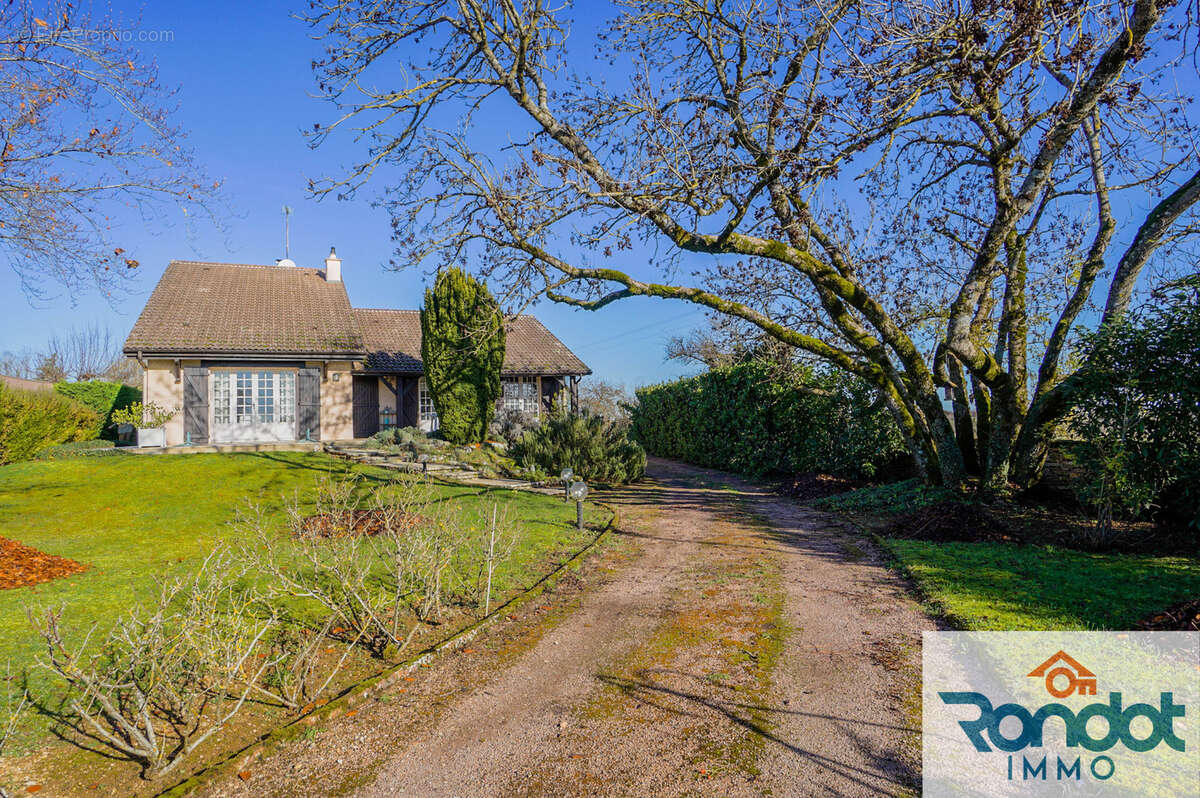 Maison à SAVIGNY-LE-SEC
