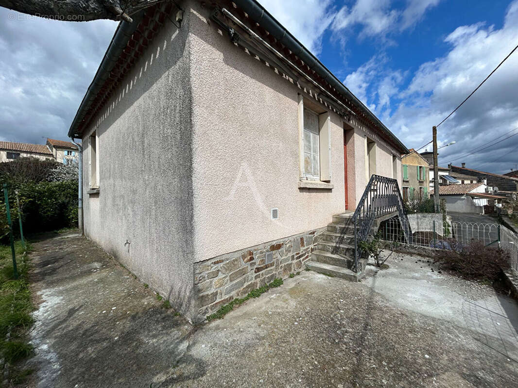 Maison à VILLARDONNEL