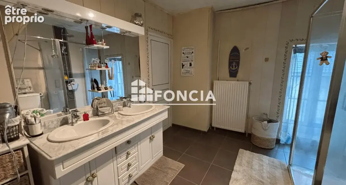 À vendre à parthenay – maison de ville avec jardin ! - photo 6
