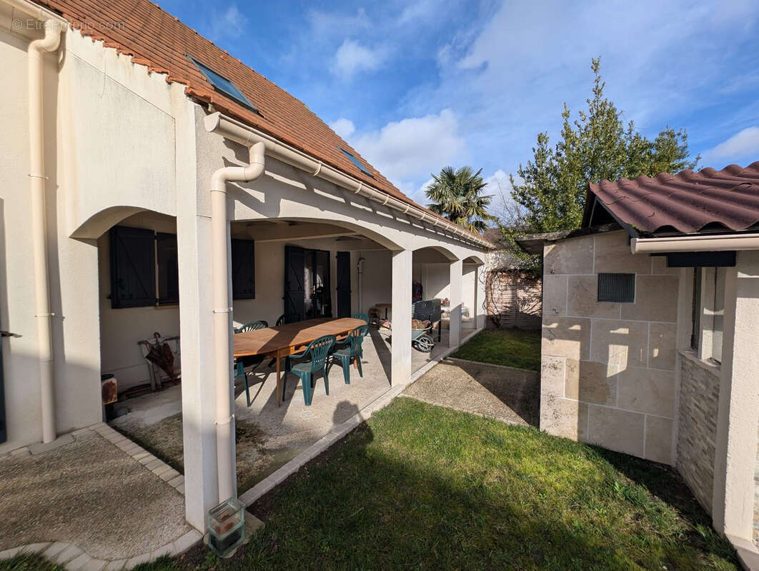 Maison à SAINTE-GENEVIEVE-DES-BOIS