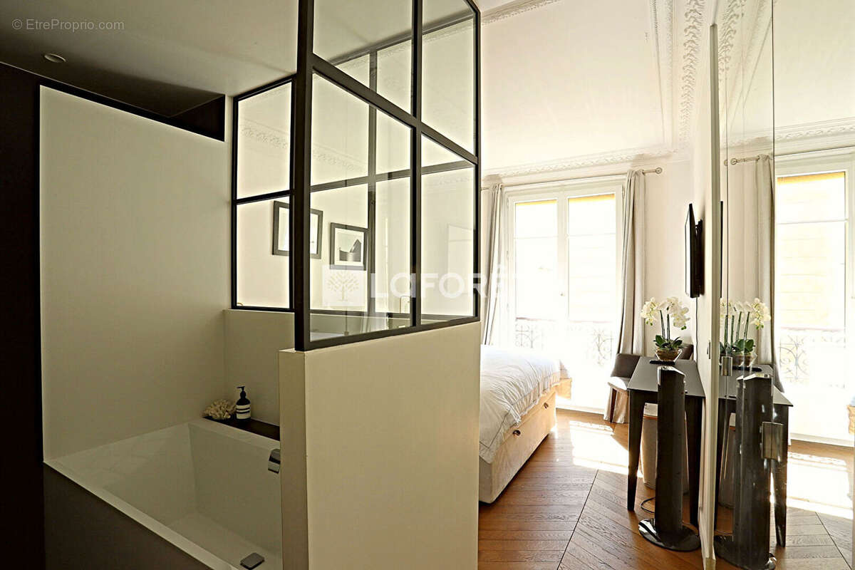 Appartement à PARIS-14E