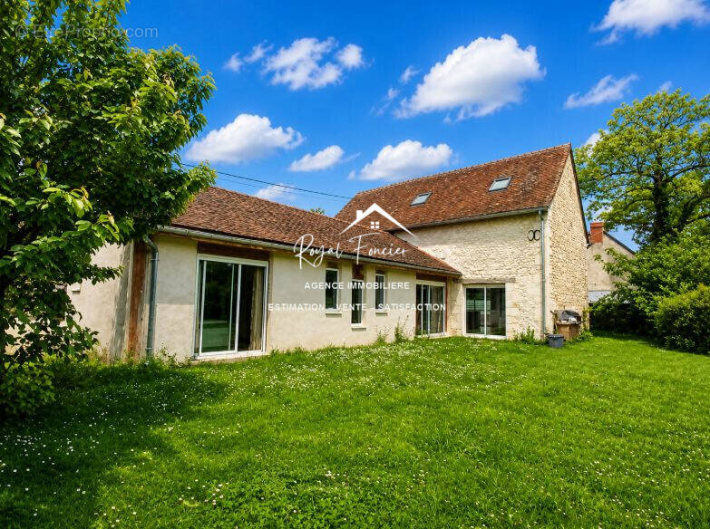 Maison 165m², avec 3 chambres - Maison à DANGE-SAINT-ROMAIN