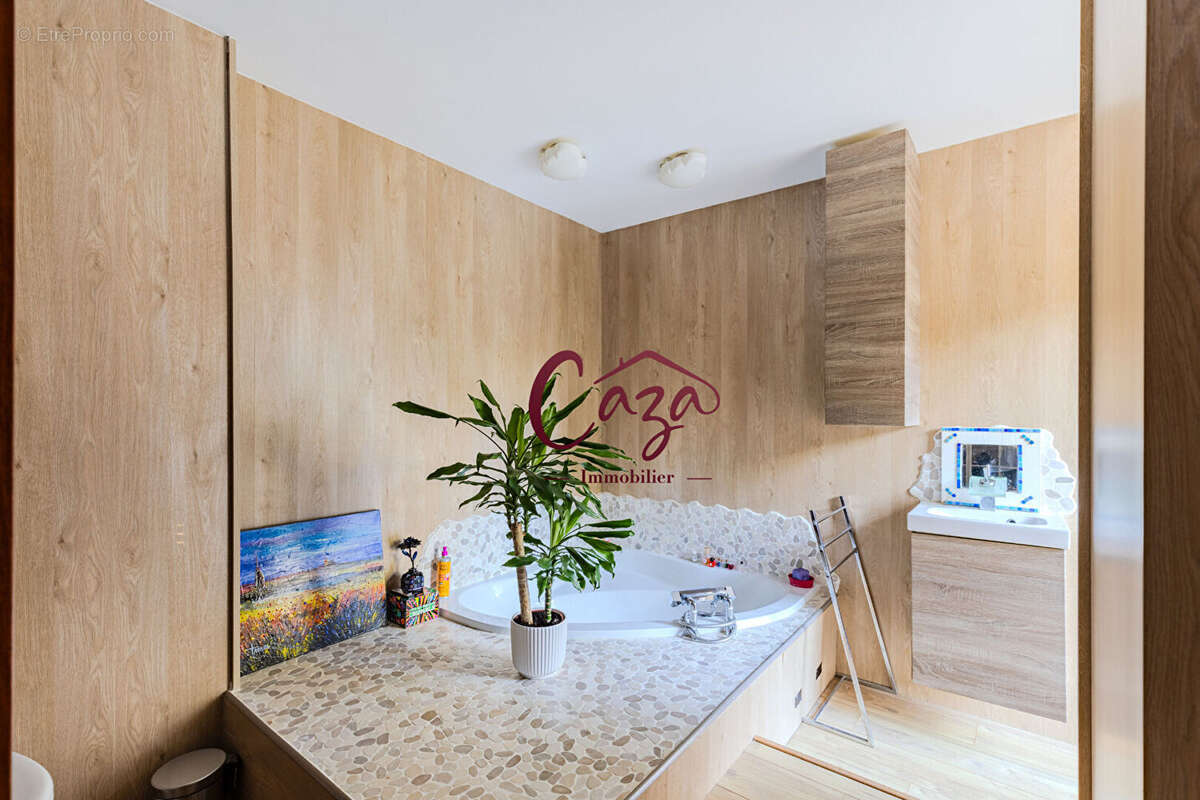 Maison à FARGUES-SAINT-HILAIRE