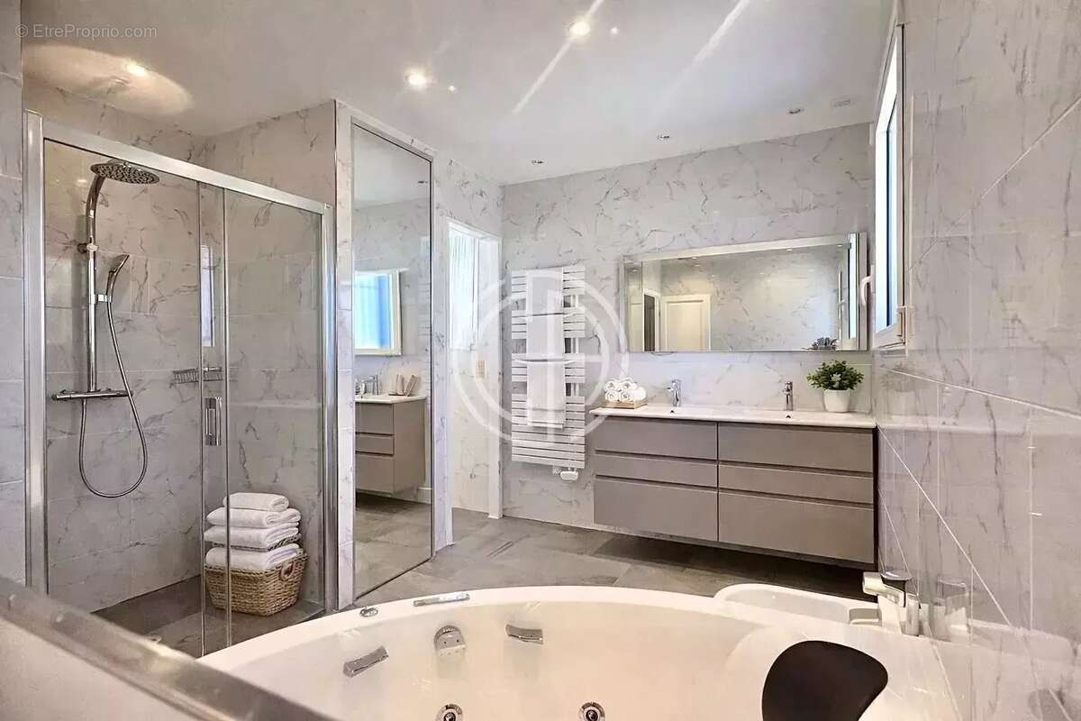 Maison à MOUGINS