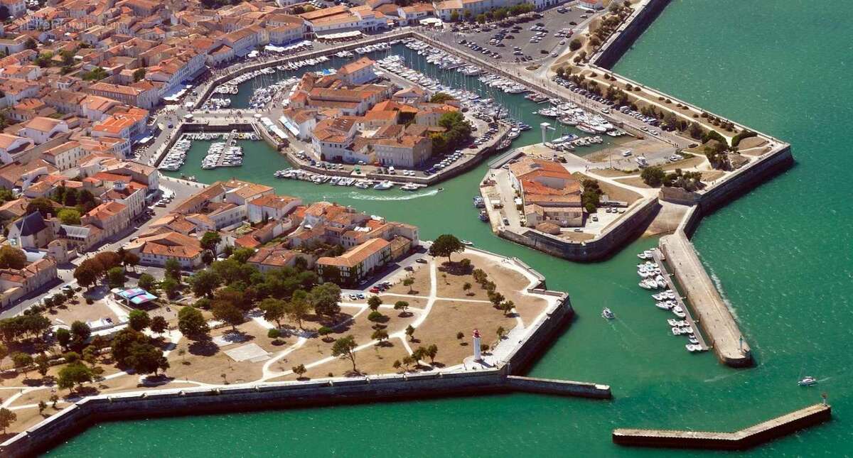 Appartement à SAINT-MARTIN-DE-RE