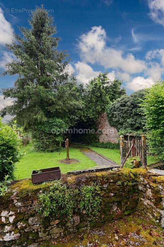 Maison à SAINT-GEORGES-LES-LANDES