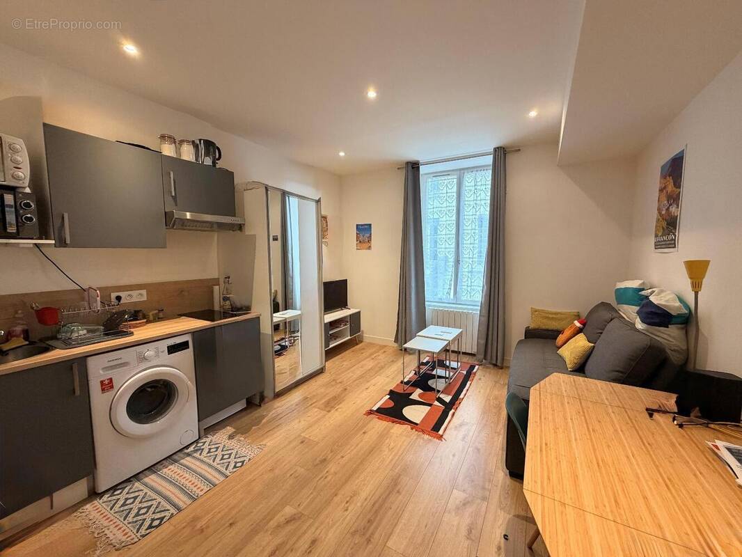   - Appartement à LYON-3E