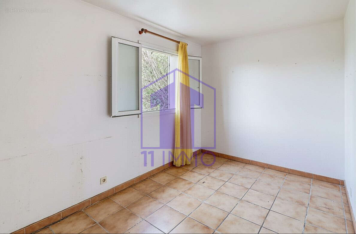 Chambre 2 - Maison à THEZAN-DES-CORBIERES