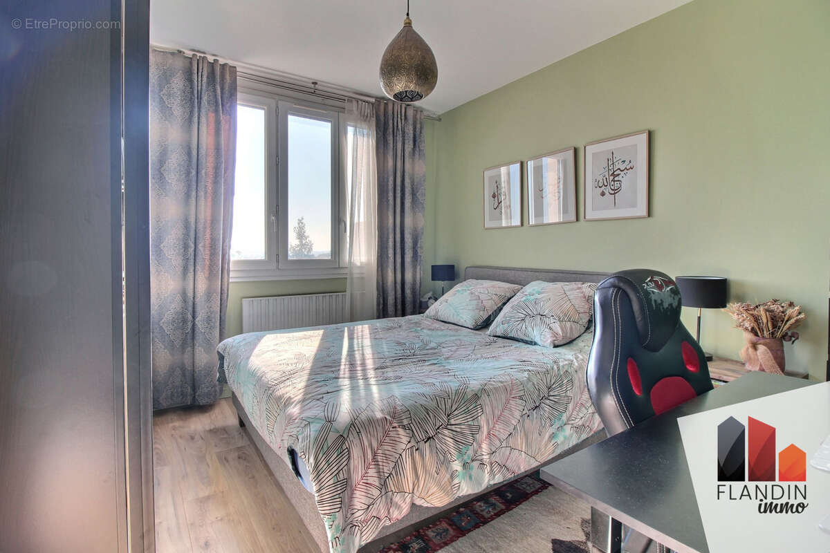 Appartement à SAINT-GENIS-LAVAL