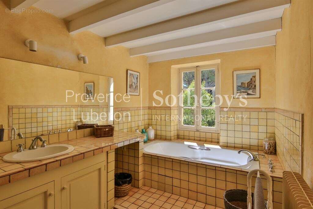 Authentique mas provençal avec piscine - photo 11