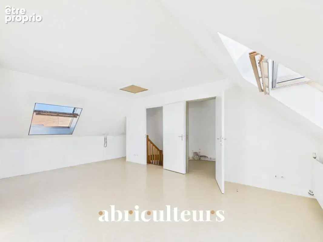 Maison familiale avec jardin, terrasse, garage et 4 chambres, à proximité du RER C et du tram T1 à Gennevilliers (92230) - photo 11