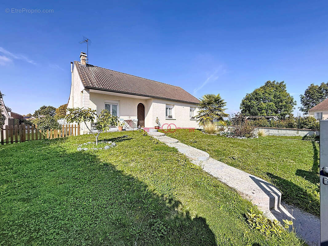 Maison à LIVRY-LOUVERCY