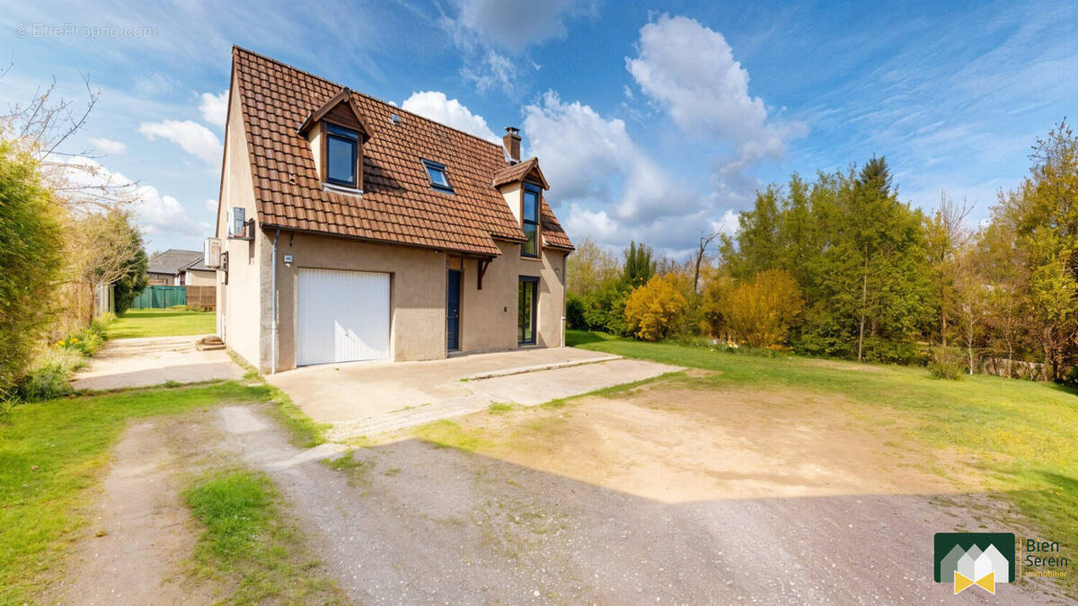 Maison à LEVES