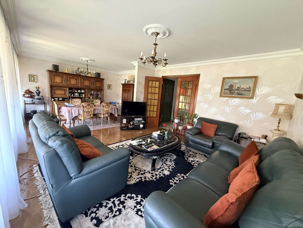 HIDRI IMMO PLUS vous propose en exclusivité un appartement T4 avec balcon, loggia et cave à Échirolles - photo 2